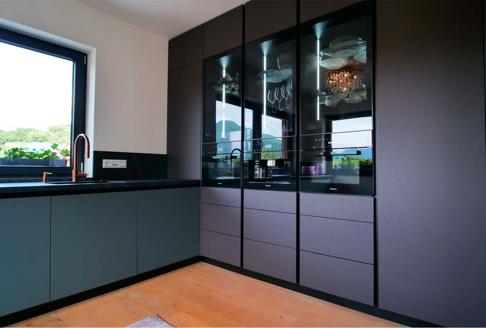 Kuchyně Nanoteq Matt Zelená | Nanoteq Matt Hnědá | Dekton Kelya