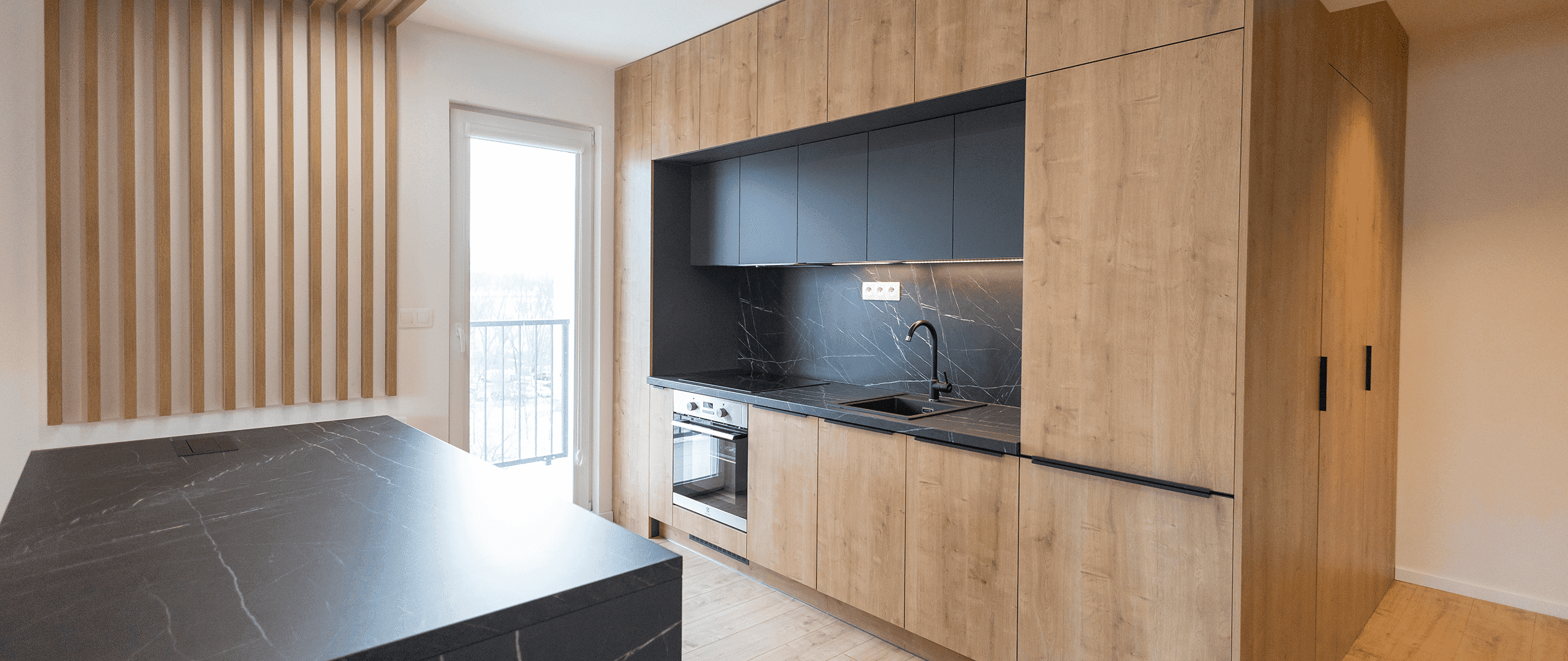 Kuchyně Antracit Matt | Dub Arlington Přírodní | Pietra Grigia Černá
